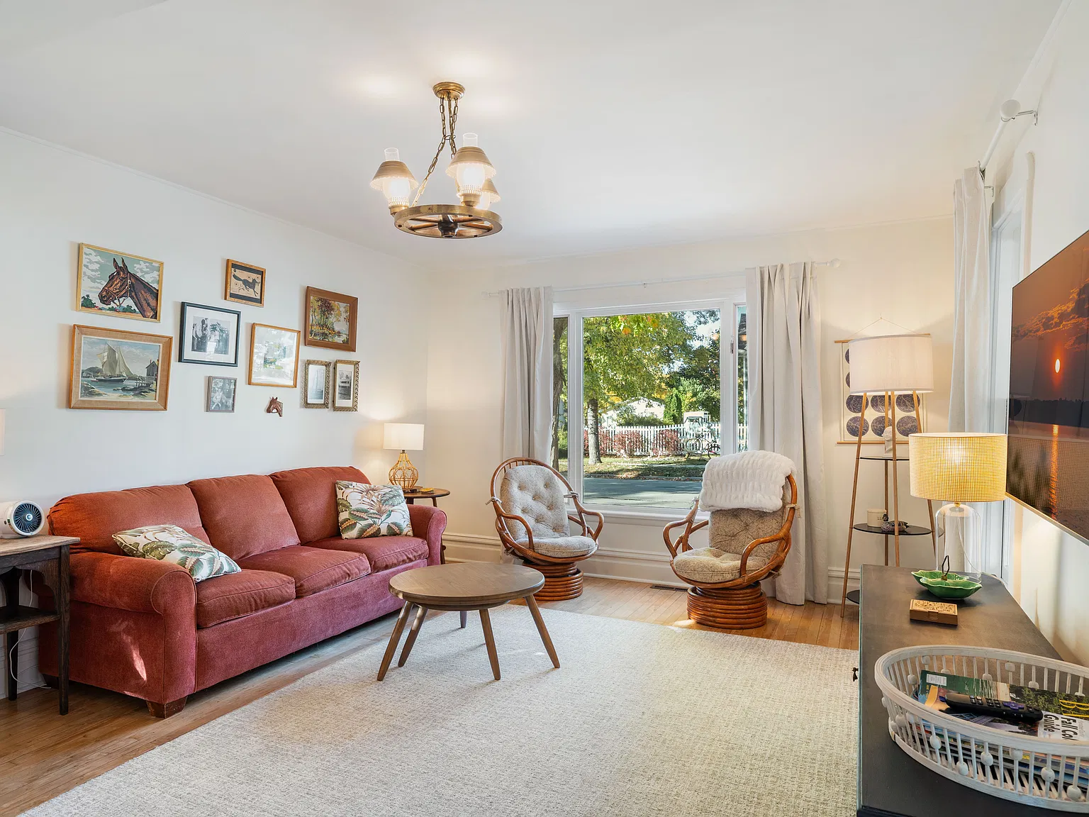3 bed, 1.5 bath, 1184 sqft, $2,000 — Photo 4