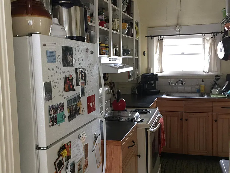 5657 Brooklyn Ave NE — Photo 10