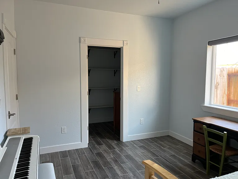 319 E Eden St — Photo 9