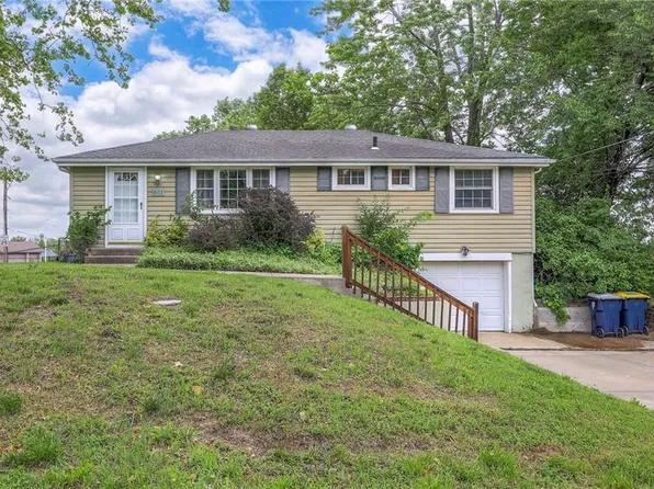 8713 NW Old Stagecoach Rd, Kansas City, MO 64154