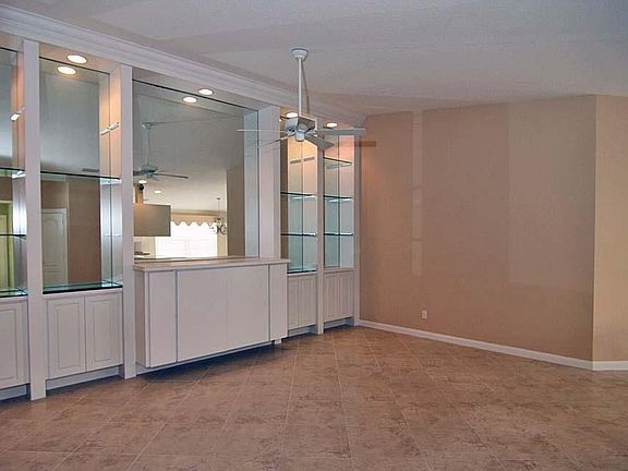 4th image of 8033 SE Peppercorn Ct
