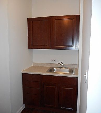 3rd image of 1305 W Lawrence Ave #202