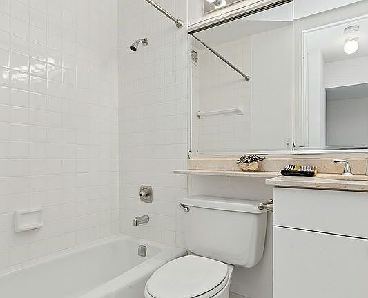 5th image of 5 E 22nd St APT 6N