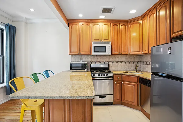 Rented by Douglas Elliman | media 3