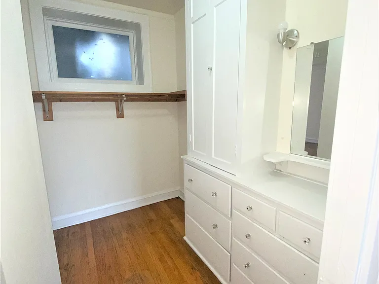 4439 1/2 N Wolcott Ave #1W — Photo 4