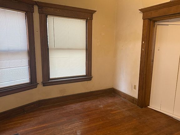 3rd image of 1271 Park Ave