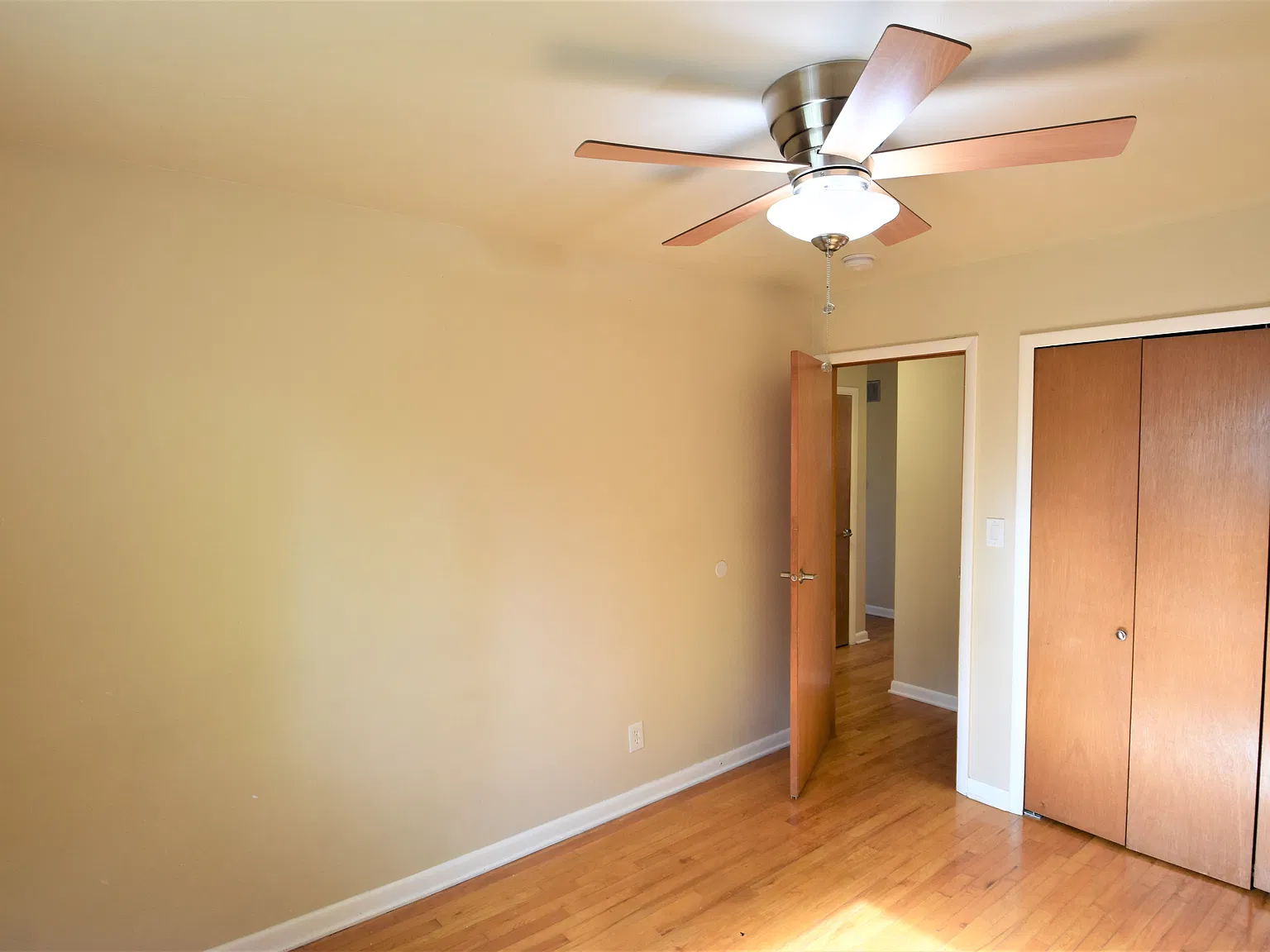 3 bed, 10 sqft, $4,050 — Photo 3