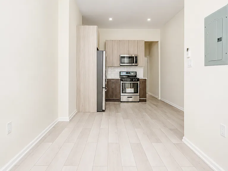 698 Hancock St #2N — Photo 2