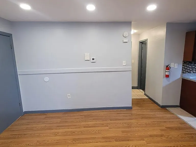 44 4th St #1 — Photo 1