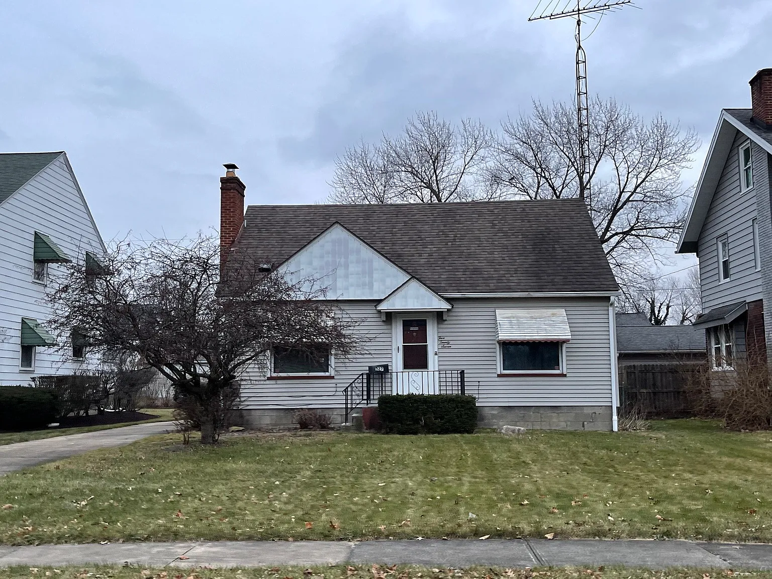527 Woodbine Ave SE photo 1