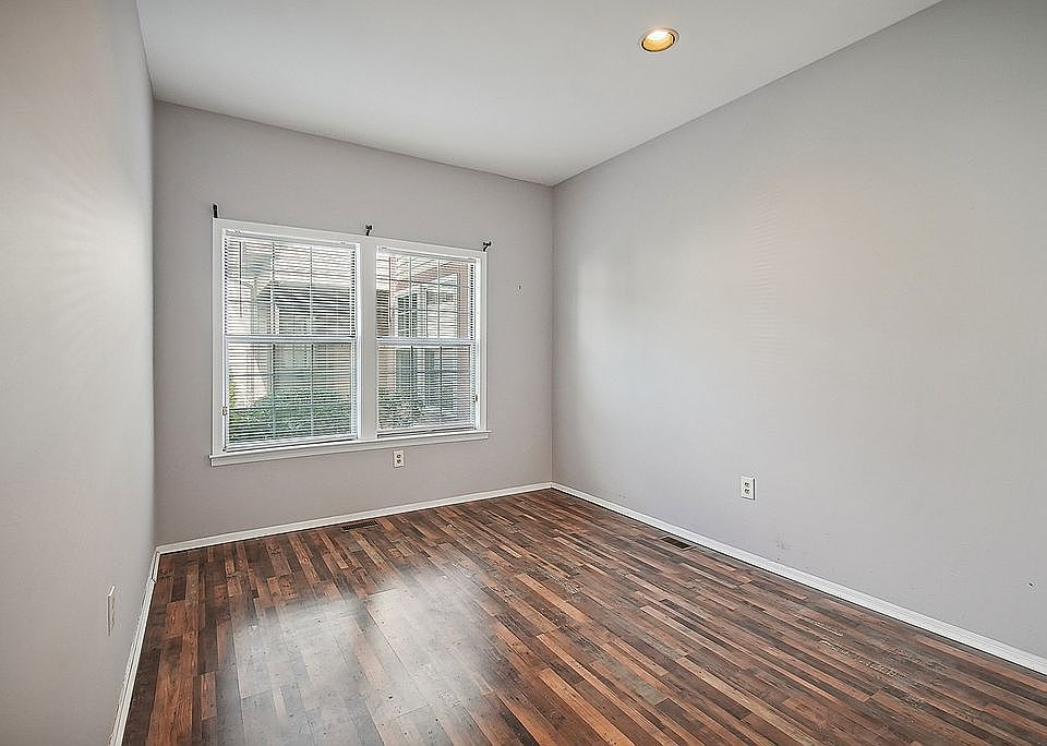 2 nd bedroom 