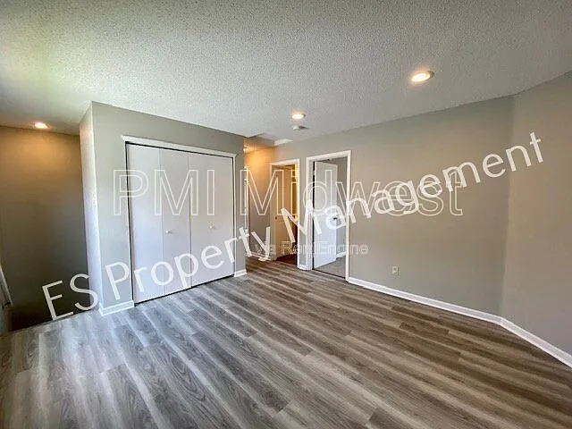 10902 Glenayr Dr — Photo 27