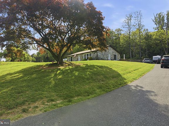 4th image of 1730 Ridge Rd