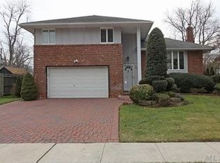703 Boelsen Dr, Westbury, NY 11590
