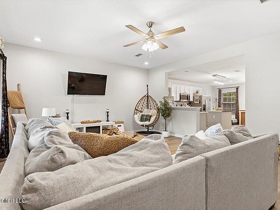 4th image of 8724 Goodland Dr