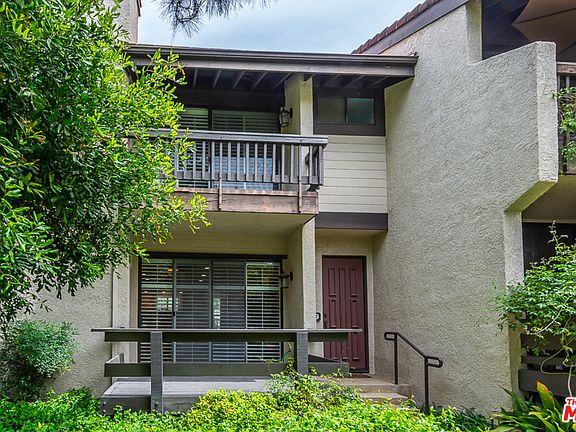 3rd image of 5711 Owensmouth Ave Unit 129