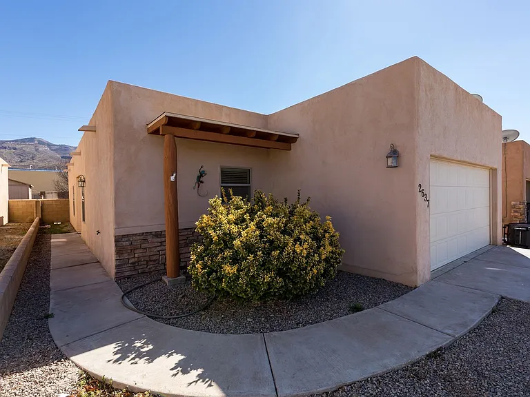 2637 Las Alturas Ct — Photo 1