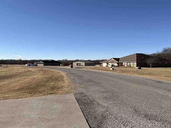 5th image of 10 Ranch Acres Rd