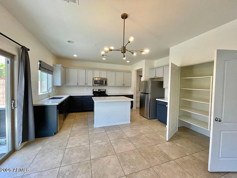 12109 W Avenida Del Rey — Photo 3