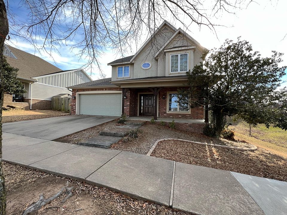 1st image of 1004 NE Carnahan Ct