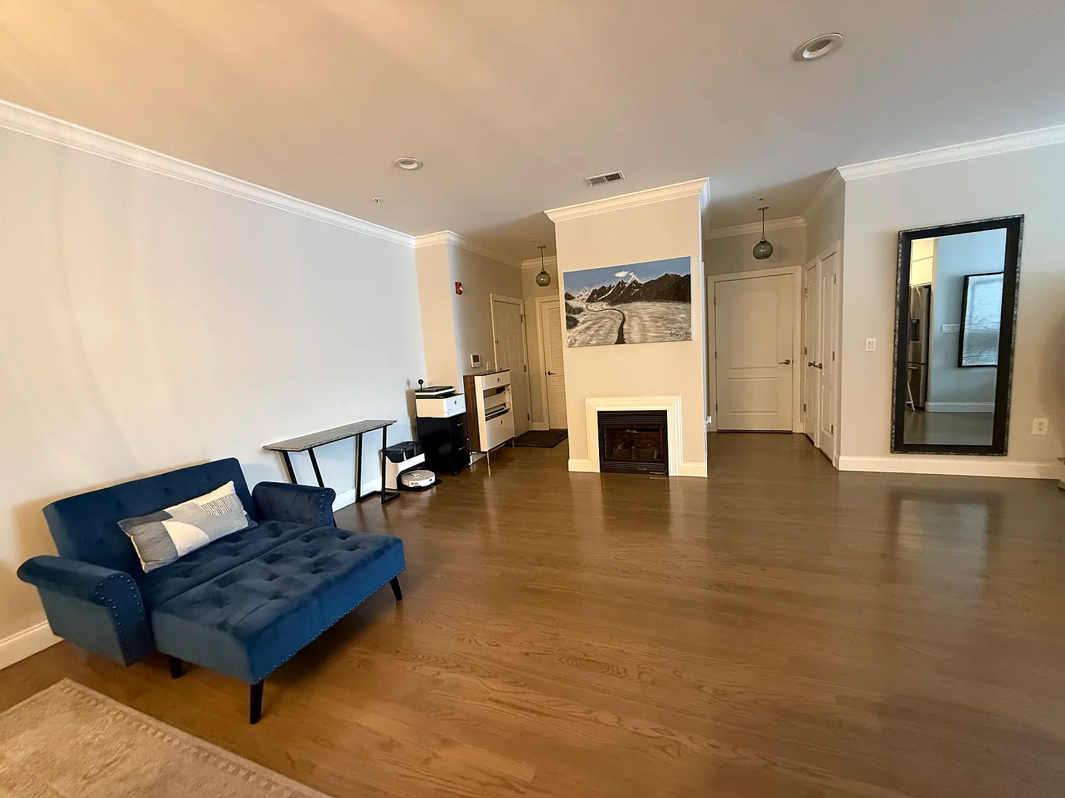 2 bed, 1300 sqft, $3,100 — Photo 2