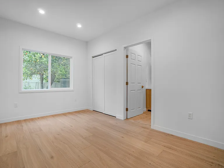 1914 Echo Park Ave — Photo 6