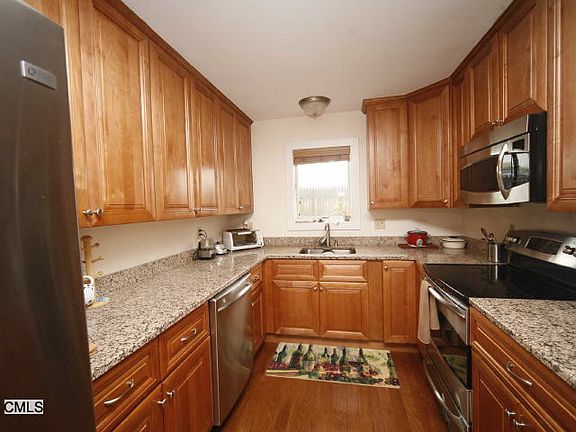 3rd image of 566 Newfield Ave APT 16