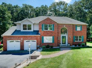 28 Cliff Ct, Succasunna, NJ 07876