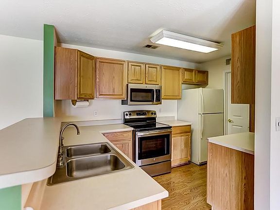 3rd image of 3085 Cumberland Ln APT 101