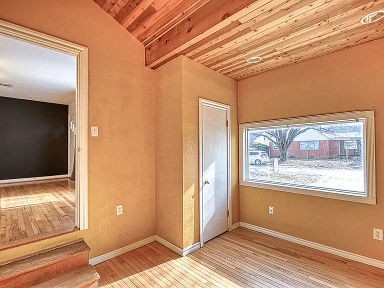 1117 Grover Ln — Photo 13