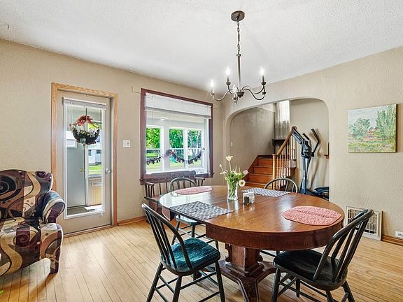 4th image of 1102 14th Avenue E