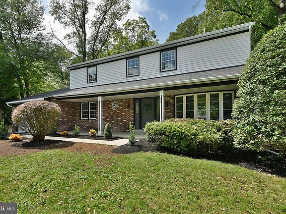 2nd image of 3225 Burn Brae Dr