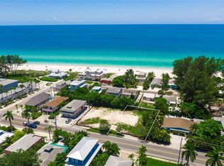 2810 Gulf Dr, Holmes Beach, FL 34217