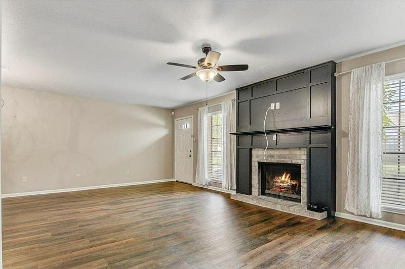 1st image of 951 Sunmeadow Dr