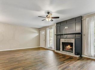 951 Sunmeadow Dr, Beaumont, TX 77706