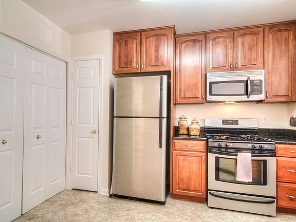 3rd image of 12900 Fair Briar Ln