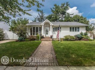 694 Seabury Ave, Franklin Square, NY 11010