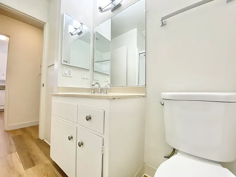 11924 Montana Ave. — Photo 15