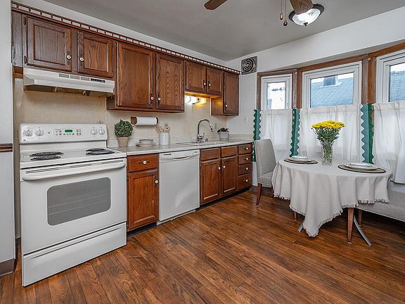 3rd image of 7519 W Clarke STREET