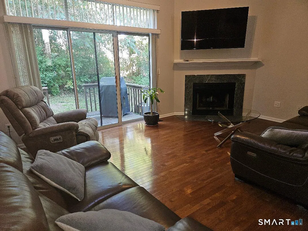 2390 State St — Photo 2