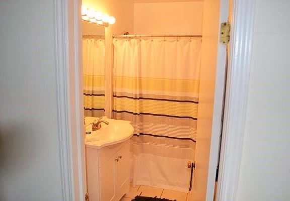 2nd image of 1453 W Belle Plaine Ave #2T