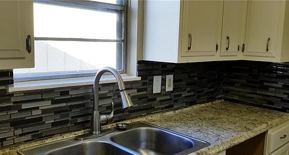 4th image of 4520 Spruce Ave