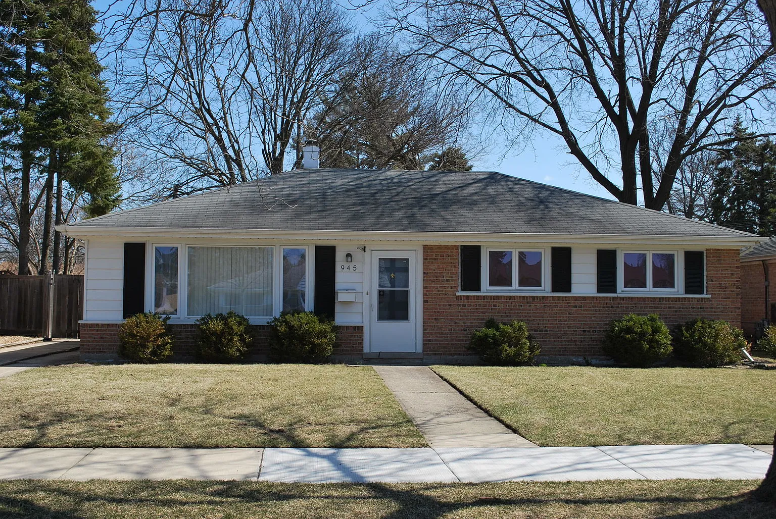 945 W Villa Dr photo 1