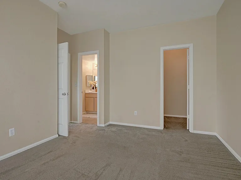 Camelback Pointe — Photo 12