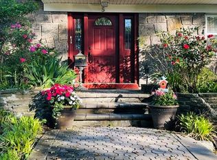 5 Highpoint Drive, Huntington, NY 11743
