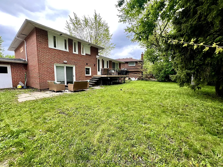 51 Castlemere Cres — Photo 26