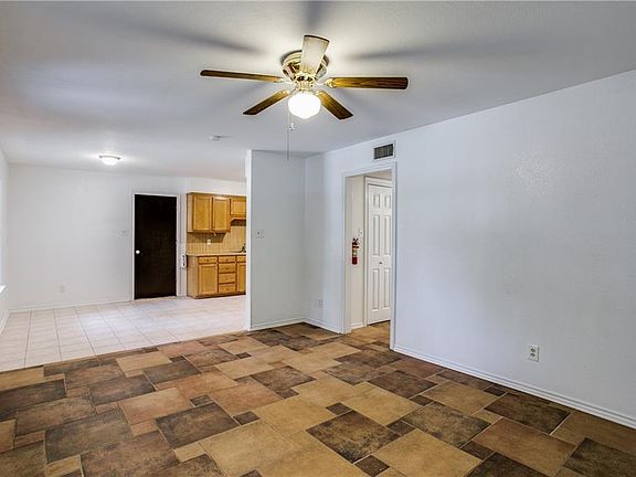 3rd image of 106 W Plum St