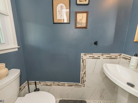 4th image of 14 Queens Rd