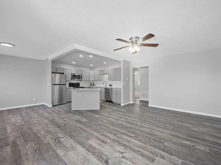 Skyridge Apartment Homes — Photo 32