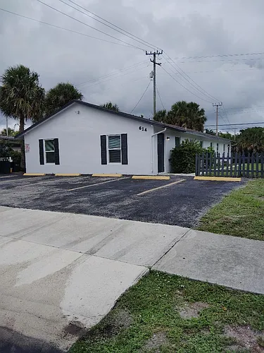 614 Holly Dr #1 Photo 1